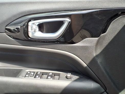 New 2026 Jeep Compass Latitude AWD/4WD image 13