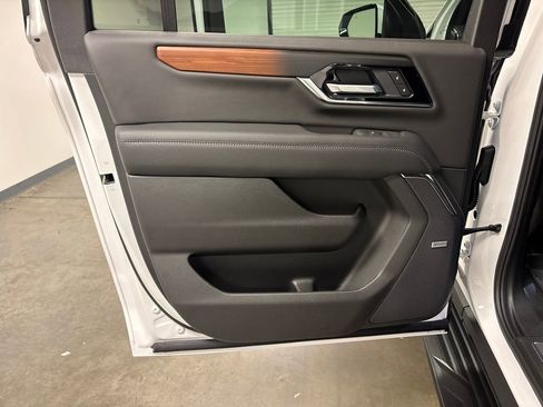 New 2026 GMC Yukon XL Denali w/ LPO, Floor Liner Package image 30