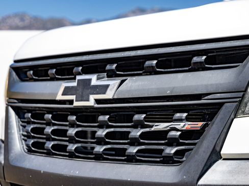 Used 2018 Chevrolet Colorado ZR2 w/ ZR2 Dusk Special Edition AWD/4WD image 3