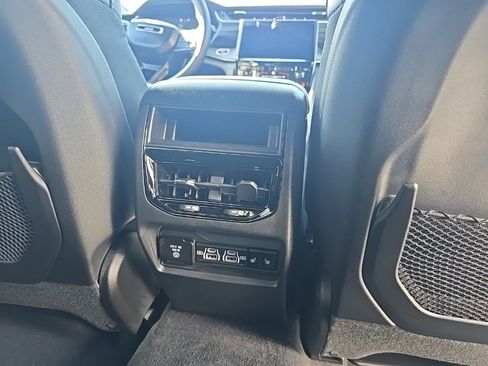 New 2025 Jeep Grand Cherokee Limited w/ Black Appearance Package image 9