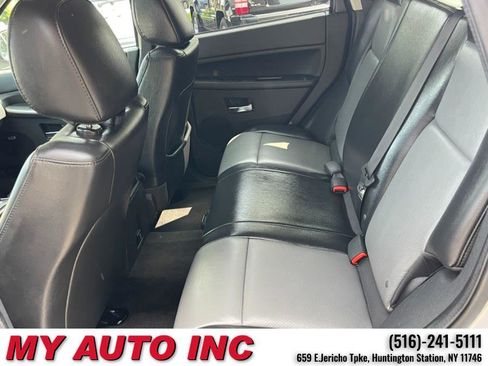 Used 2010 Jeep Grand Cherokee Laredo image 34