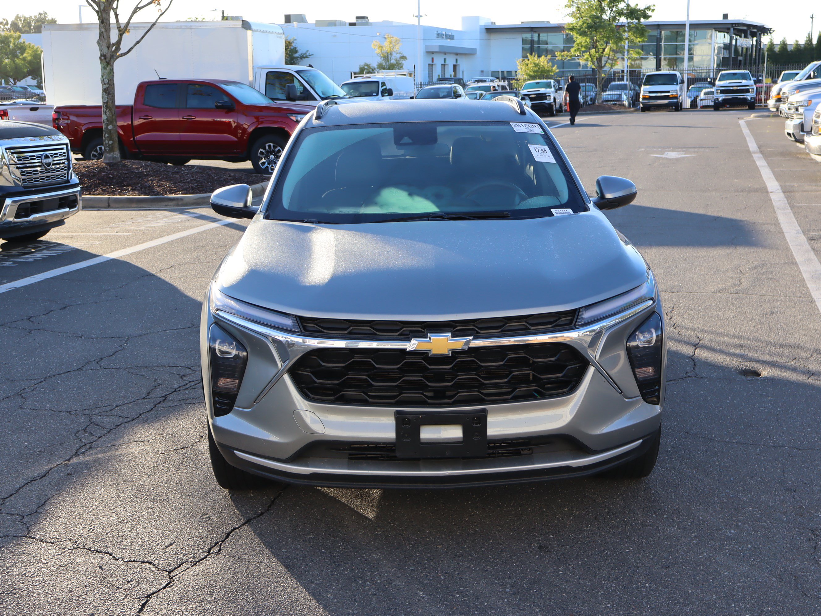 Used 2025 Chevrolet Trax LT FWD image 3