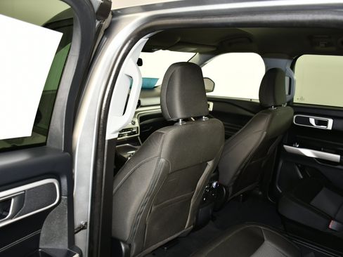 Used 2023 Ford Explorer XLT AWD/4WD image 46