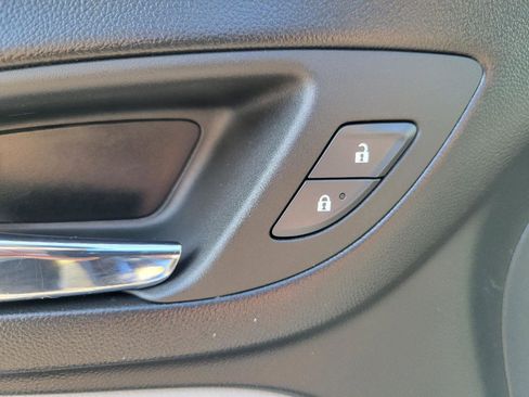 Used 2023 Chevrolet Equinox LS w/ LS Convenience Package FWD image 7
