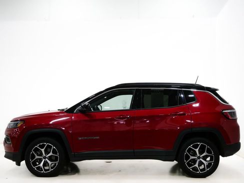 Used 2025 Jeep Compass Limited image 5