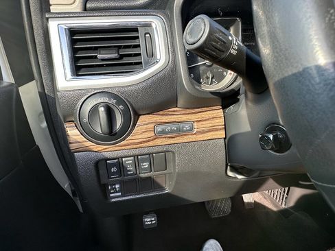 Used 2017 Nissan Titan SL image 18