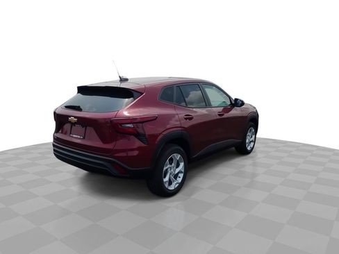 Used 2024 Chevrolet Trax LS w/ LS Convenience Package FWD image 8