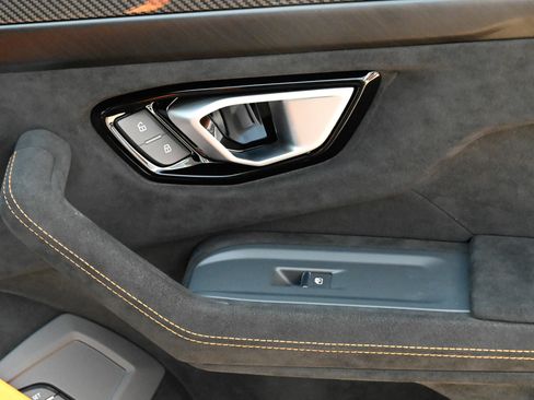 Used 2024 Lamborghini Urus Performante AWD/4WD image 60