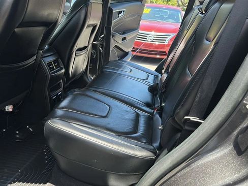Used 2019 Ford Edge Titanium FWD image 27
