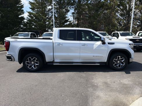 Used 2023 GMC Sierra 1500 SLT w/ SLT Premium Plus Package AWD/4WD image 11