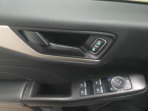 Used 2022 Ford Escape SE image 17