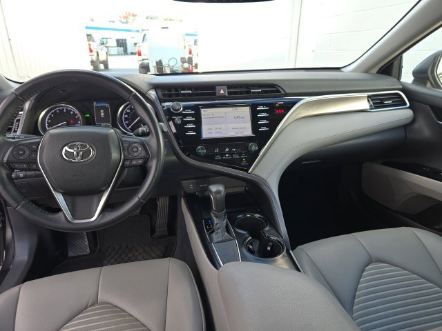 Used 2018 Toyota Camry SE w/ Convenience Package FWD image 11