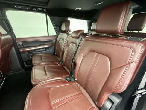 Used 2024 Ford Expedition Limited AWD/4WD image 7