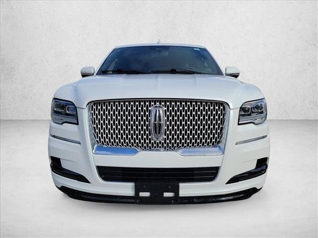 Used 2023 Lincoln Navigator L Reserve AWD/4WD image 2