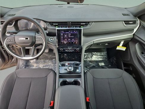 New 2025 Jeep Grand Cherokee L Laredo w/ Luxury Tech Group I RWD image 18