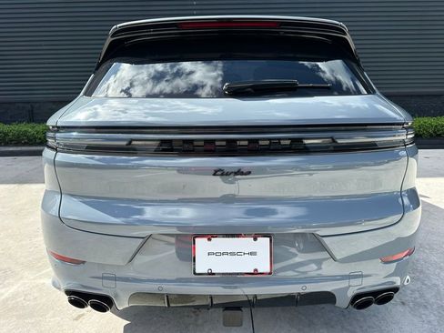 Certified 2025 Porsche Cayenne Turbo AWD/4WD image 12