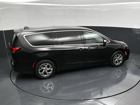 Certified 2024 Chrysler Pacifica Limited FWD image 52