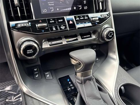 New 2025 Lexus LX 600 4WD w/ Luxury Package image 28