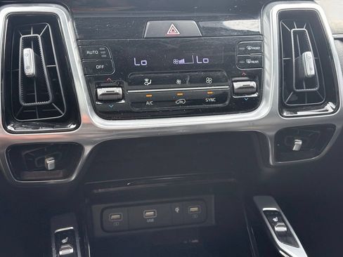 Used 2023 Kia Sorento SX AWD/4WD image 12