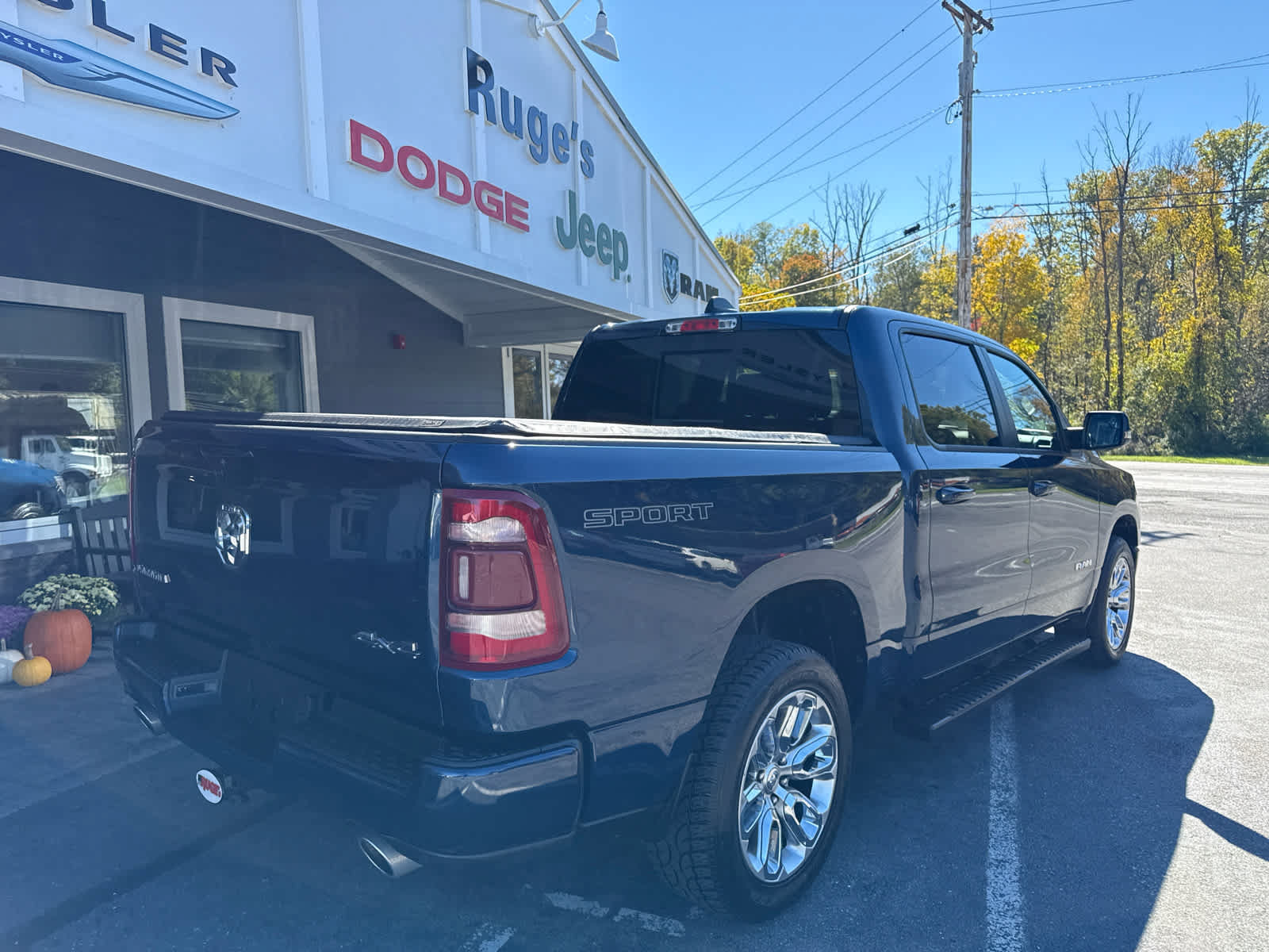Used 2023 RAM 1500 Laramie AWD/4WD image 3