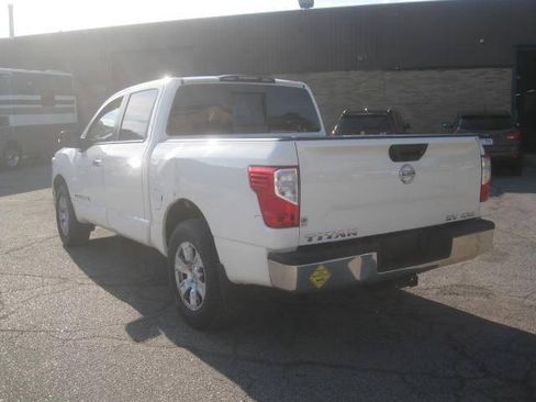 Used 2018 Nissan Titan SV AWD/4WD image 7