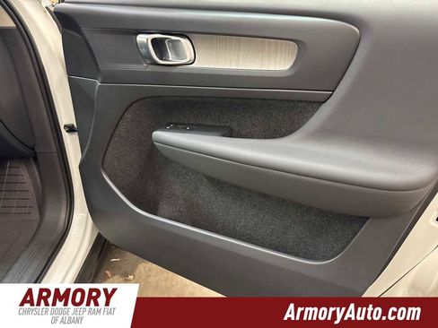 Used 2023 Volvo XC40 B5 Core w/ Convenience Package image 36