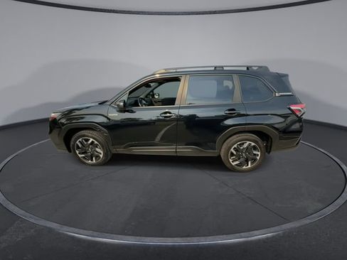 Used 2025 Subaru Forester Premium AWD/4WD image 5