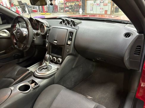 Used 2015 Nissan 370Z Coupe RWD image 15