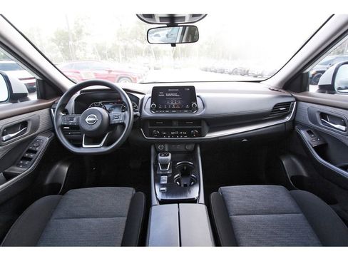 Used 2023 Nissan Rogue SV FWD image 12