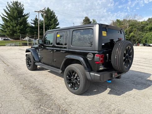 Used 2023 Jeep Wrangler Unlimited Sahara w/ Cold Weather Group AWD/4WD image 5