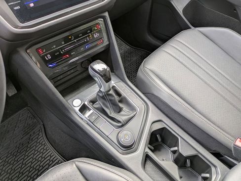Used 2023 Volkswagen Tiguan SE AWD/4WD image 23