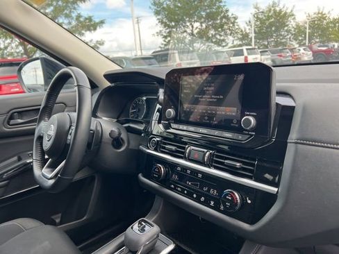 Used 2024 Nissan Pathfinder SV image 34