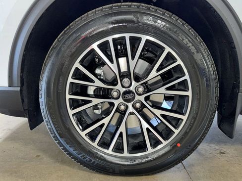 New 2025 Ford Escape SE FWD image 21