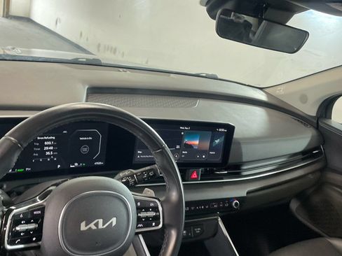Used 2025 Kia Carnival SX FWD image 19