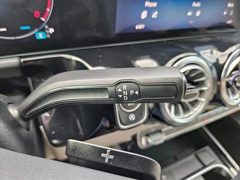 Used 2025 Mercedes-Benz GLA 250 image 12