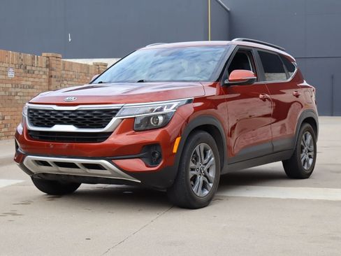 Used 2021 Kia Seltos S FWD image 2