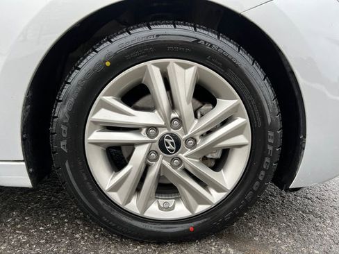 Used 2019 Hyundai Elantra SEL image 13