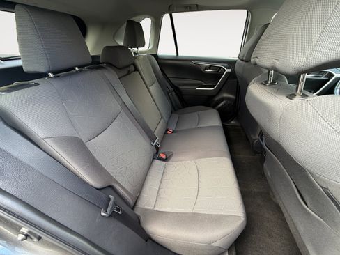 Used 2022 Toyota RAV4 XLE w/ Convenience Package image 18