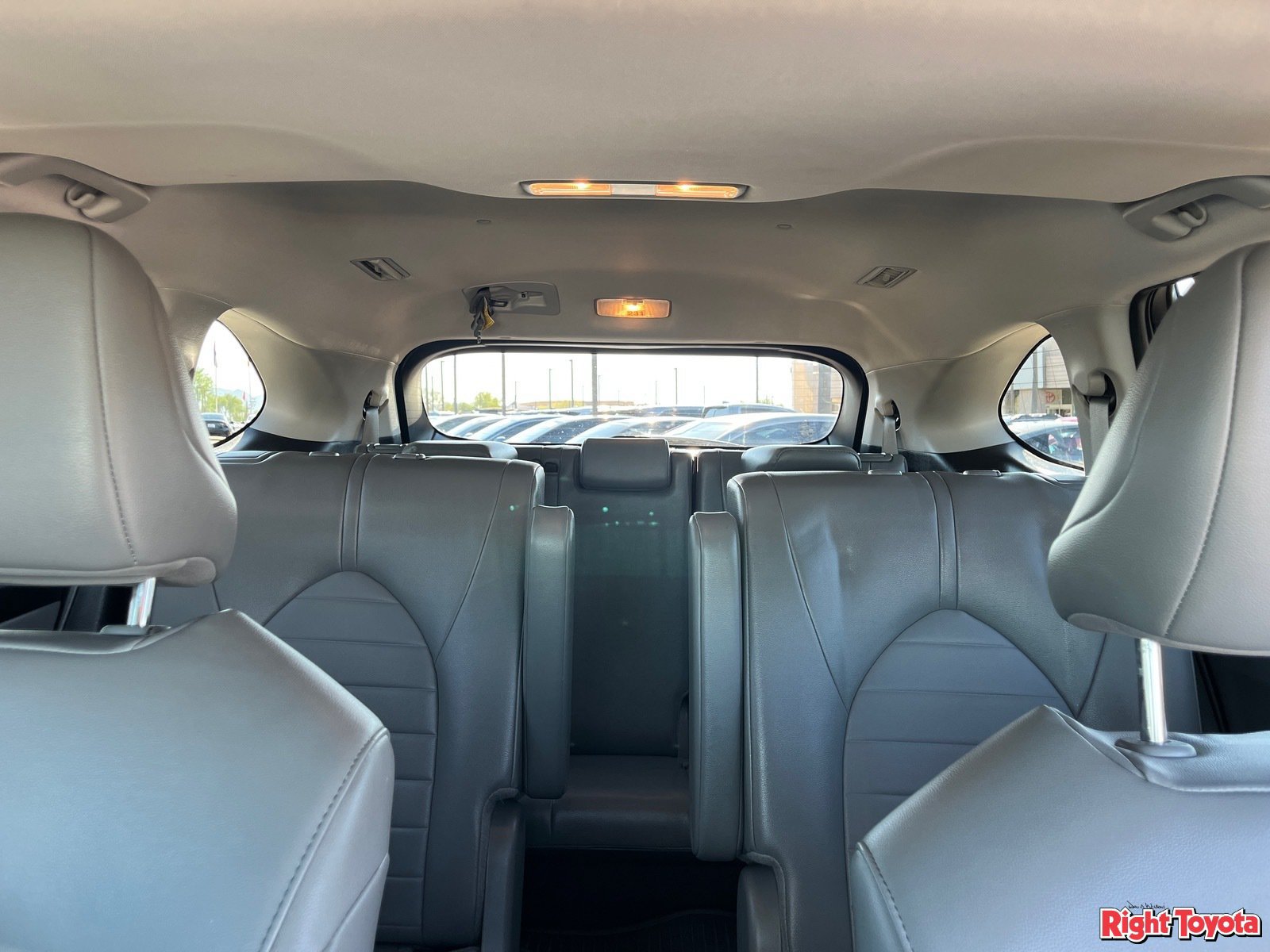 Used 2024 Toyota Highlander XLE AWD/4WD image 32