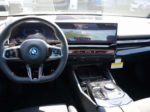 New 2026 BMW i5 eDrive40 w/ M Sport Package image 8
