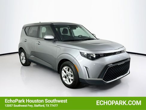 Used 2025 Kia Soul LX w/ LX Technology Package FWD image 1