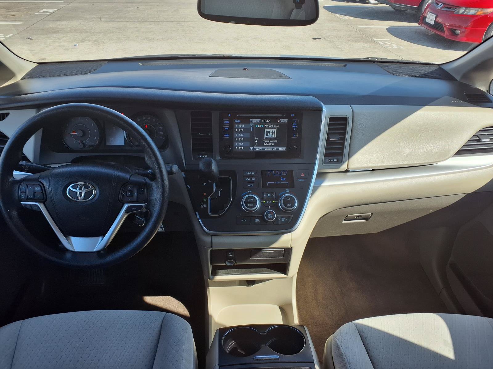 Used 2016 Toyota Sienna LE FWD image 4