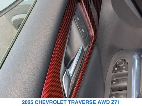 Used 2025 Chevrolet Traverse Z71 w/ Enhanced Driving Package AWD/4WD image 12