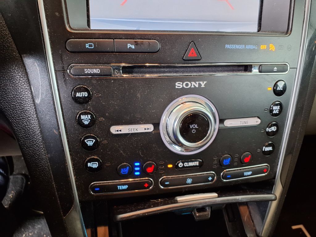 Used 2018 Ford Explorer Limited w/ Ford Safe & Smart Package FWD image 27
