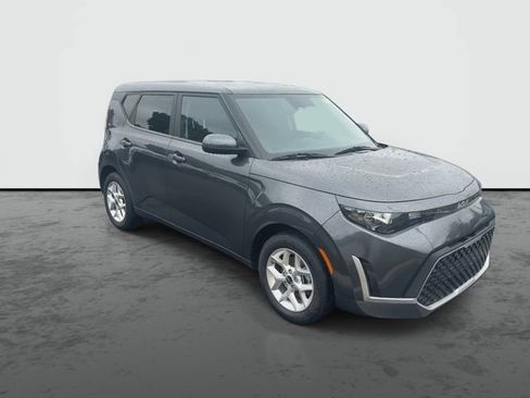 Used 2024 Kia Soul LX w/ Option Group 015 FWD image 2