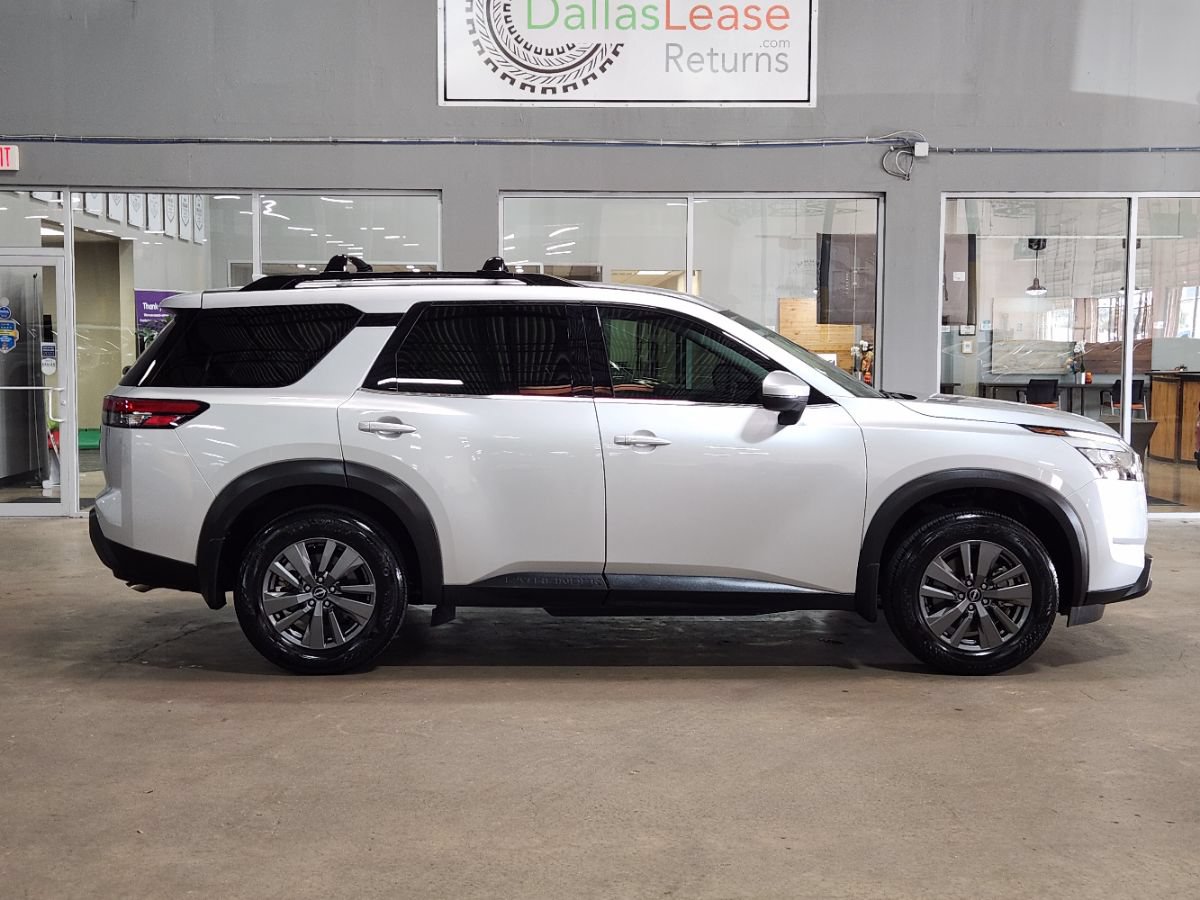 Used 2025 Nissan Pathfinder SV w/ Black Appearance Package FWD image 5