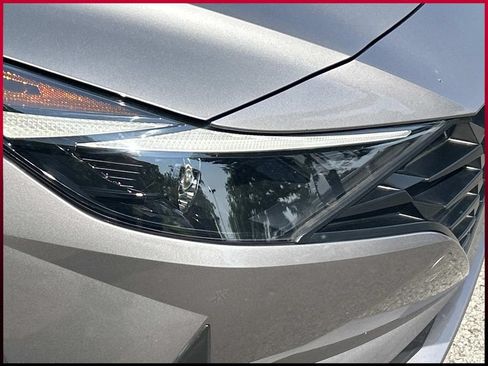 Used 2023 Hyundai Elantra SE FWD image 10
