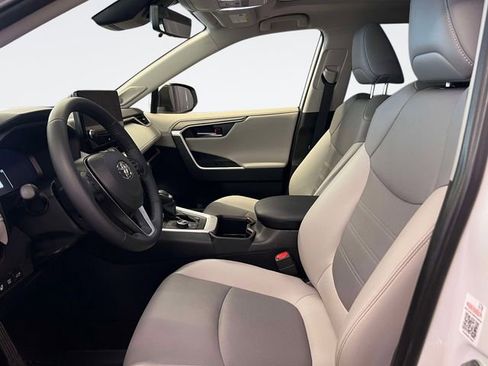 Used 2025 Toyota RAV4 Limited w/ Advanced Technology Package image 17