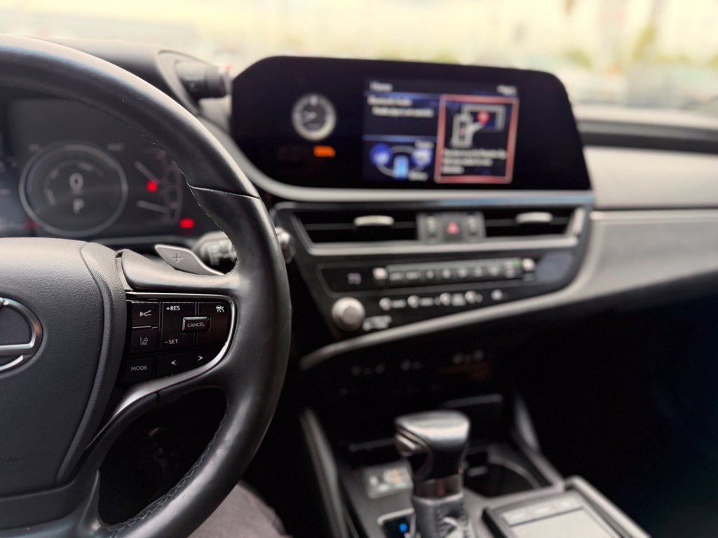 Used 2022 Lexus ES 300h w/ Premium Package FWD image 8