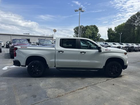 Used 2025 Chevrolet Silverado 1500 LT Trail Boss w/ Convenience Package II AWD/4WD image 15